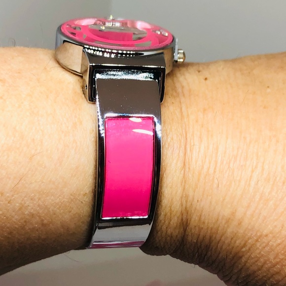 Mickey Mouse Quartz Watch - Picture 7 of 8